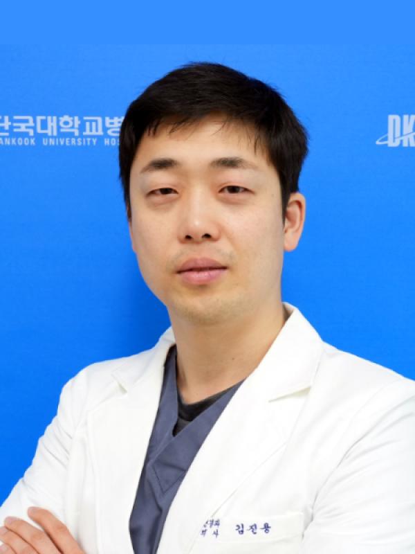 김진용